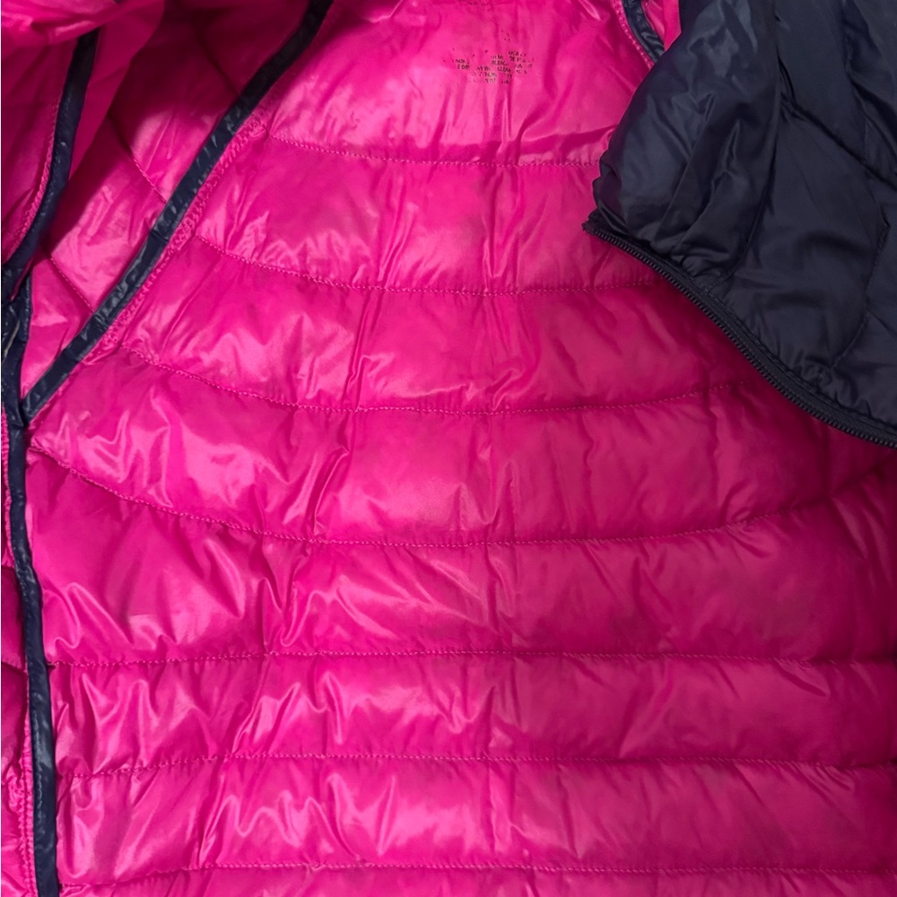 The North Face Pink Puffer Jacket with Quilted Design and Water-Resistant Fabric